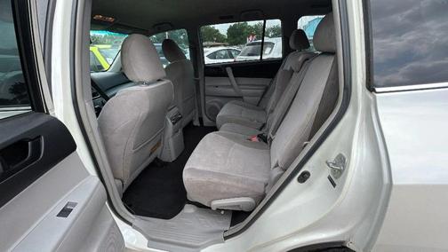 Blizzard Pearl 2013 Toyota Highlander SE