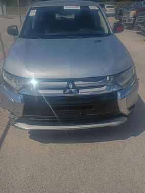 2017 Mitsubishi Outlander ES