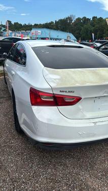 Summit White 2018 Chevrolet Malibu LT