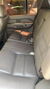 2004 Nissan Pathfinder LE Platinum