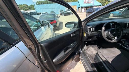 Mineral Silver 2018 Kia Sportage LX