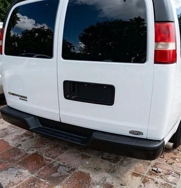 Summit White 2014 Chevrolet Express 2500 LT