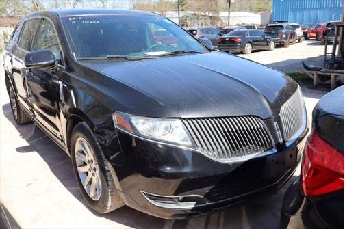 2015 Lincoln MKT Livery