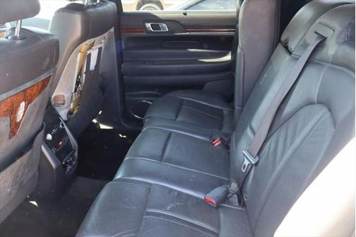 2015 Lincoln MKT Livery