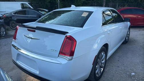 2018 Chrysler 300 Touring