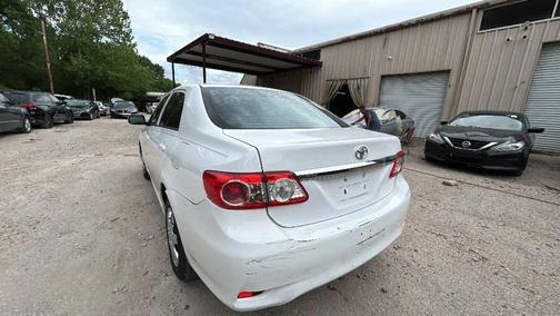 Super White 2013 Toyota Corolla L