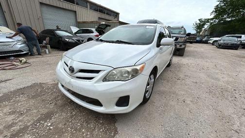 Super White 2013 Toyota Corolla L
