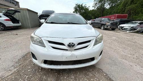 Super White 2013 Toyota Corolla L