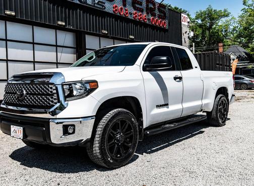 Super White 2018 Toyota Tundra SR5