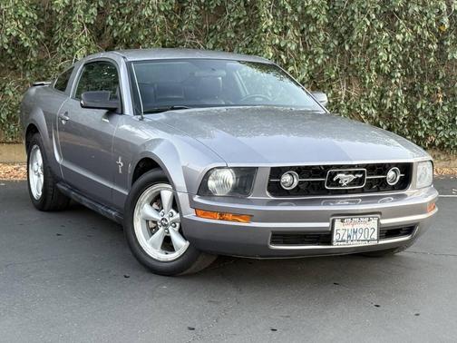 2007 Ford Mustang Deluxe