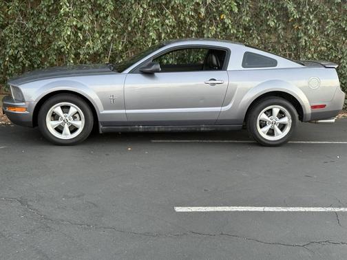 2007 Ford Mustang Deluxe