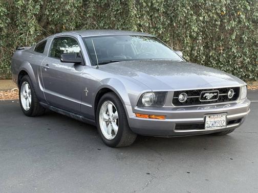 2007 Ford Mustang Deluxe