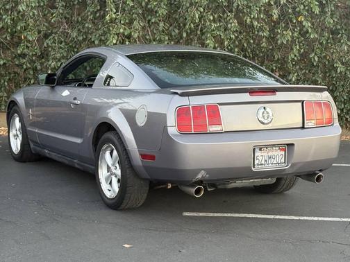 2007 Ford Mustang Deluxe