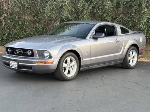 2007 Ford Mustang Deluxe