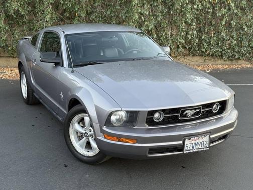 2007 Ford Mustang Deluxe
