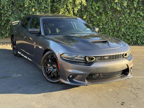 Granite Pearlcoat 2017 Dodge Charger SE