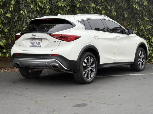 2019 INFINITI QX30 LUXE