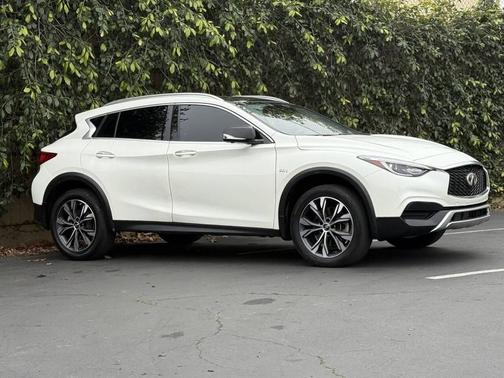 2019 INFINITI QX30 LUXE