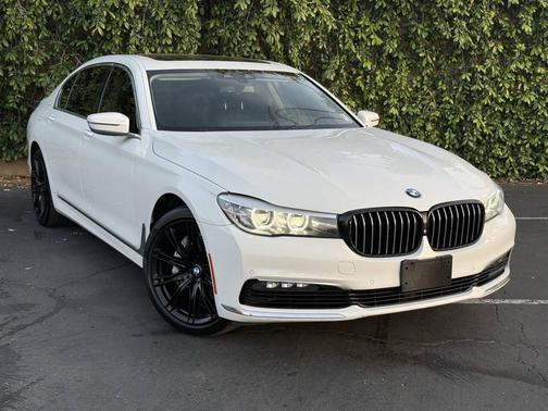 White 2018 BMW 740 740i 4dr Sedan
