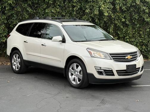 White 2014 Chevrolet Traverse LTZ
