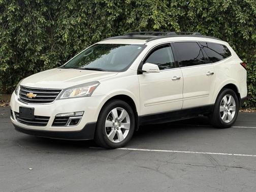 White 2014 Chevrolet Traverse LTZ