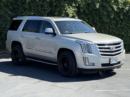 Champagne 2017 Cadillac Escalade Luxury