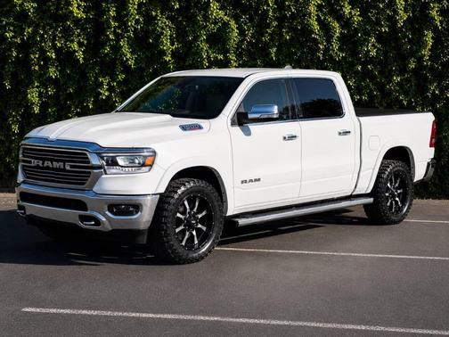 Ivory White Tri-Coat Pearlcoat 2020 RAM 1500 Laramie