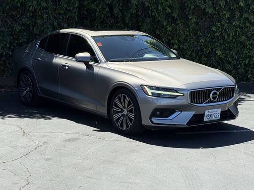 Gold 2019 Volvo S60 T5