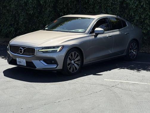 Gold 2019 Volvo S60 T5