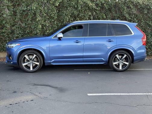2017 Volvo XC90 T6 R-Design