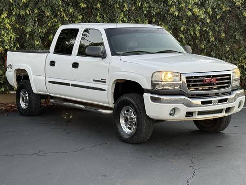 2004 GMC Sierra 2500 SLT H/D Crew Cab