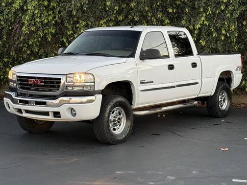 2004 GMC Sierra 2500 SLT H/D Crew Cab