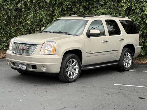Beige 2012 GMC Yukon Denali