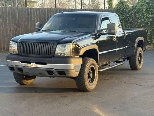 2004 Chevrolet Silverado 2500 LS H/D Extended Cab