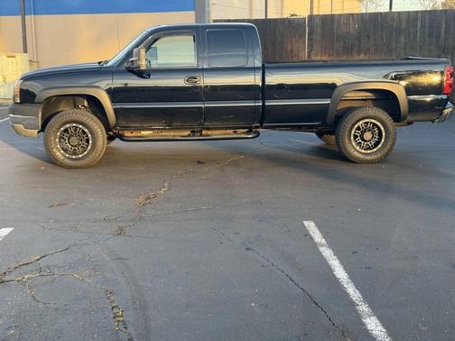 2004 Chevrolet Silverado 2500 LS H/D Extended Cab