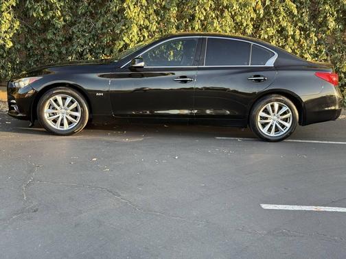 2017 INFINITI Q50 Base