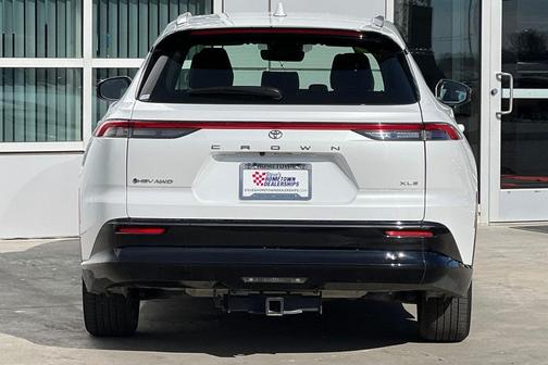 2025 Toyota Crown Signia XLE