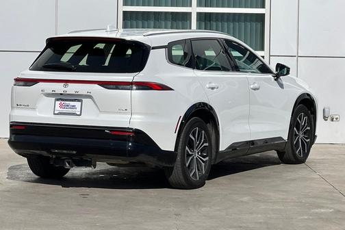 2025 Toyota Crown Signia XLE