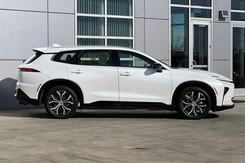 2025 Toyota Crown Signia XLE