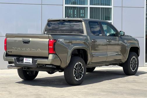 Bronze 2026 Toyota Tacoma TRD Sport