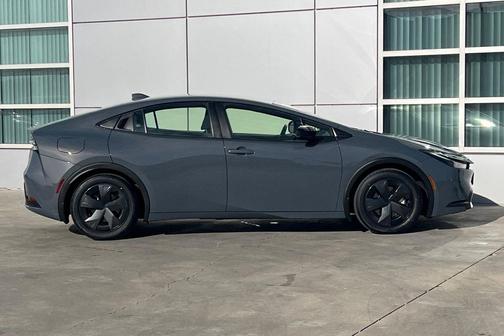 2024 Toyota Prius Prime SE