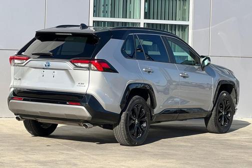 2024 Toyota RAV4 Hybrid SE