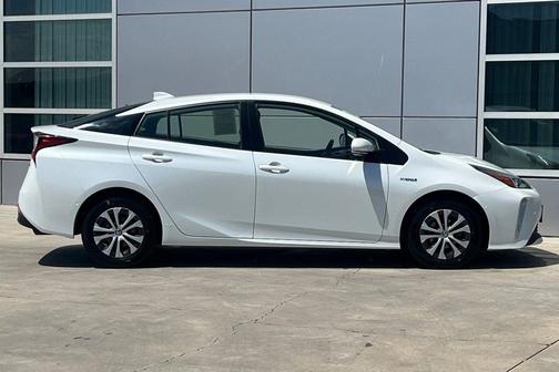 2022 Toyota Prius LE