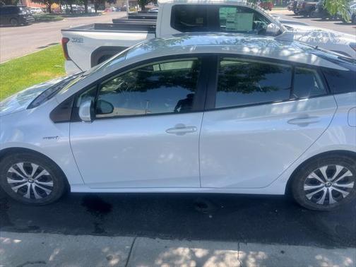 2022 Toyota Prius LE