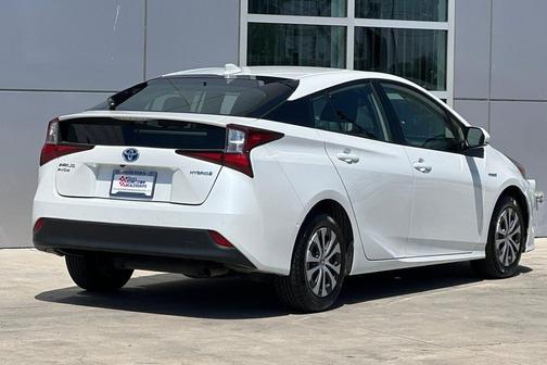 2022 Toyota Prius LE