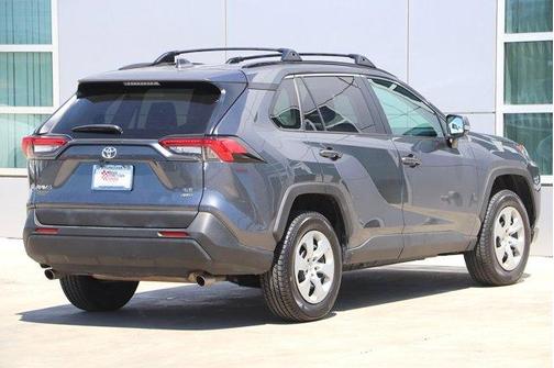 Photo 5 of 36 of 2021 Toyota RAV4 LE