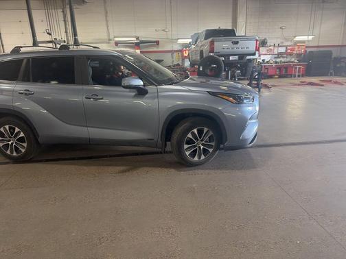 2023 Toyota Highlander Hybrid XLE