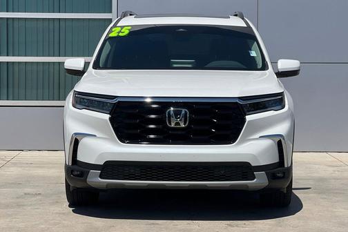 Platinum White Pearl 2025 Honda Pilot Touring 8-Passenger