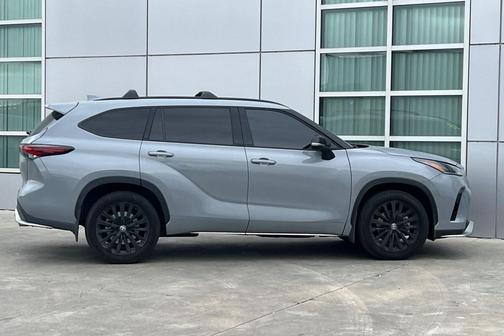 2025 Toyota Highlander XSE
