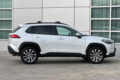 2024 Toyota Corolla Cross XLE